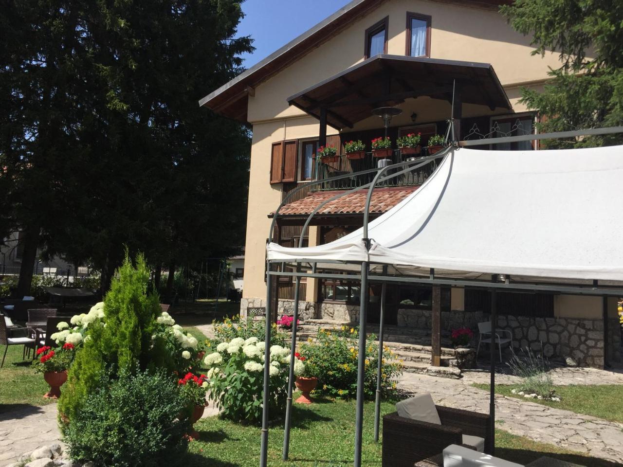 Villa Dei Pini 佩斯卡塞罗利 外观 照片